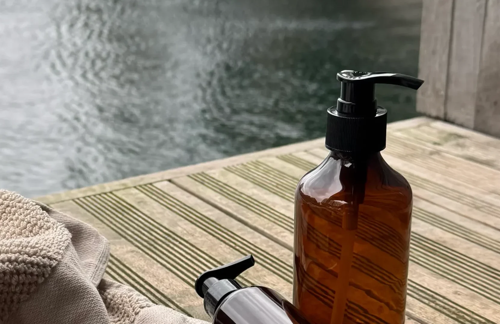 Lotion pumpe ved vandet